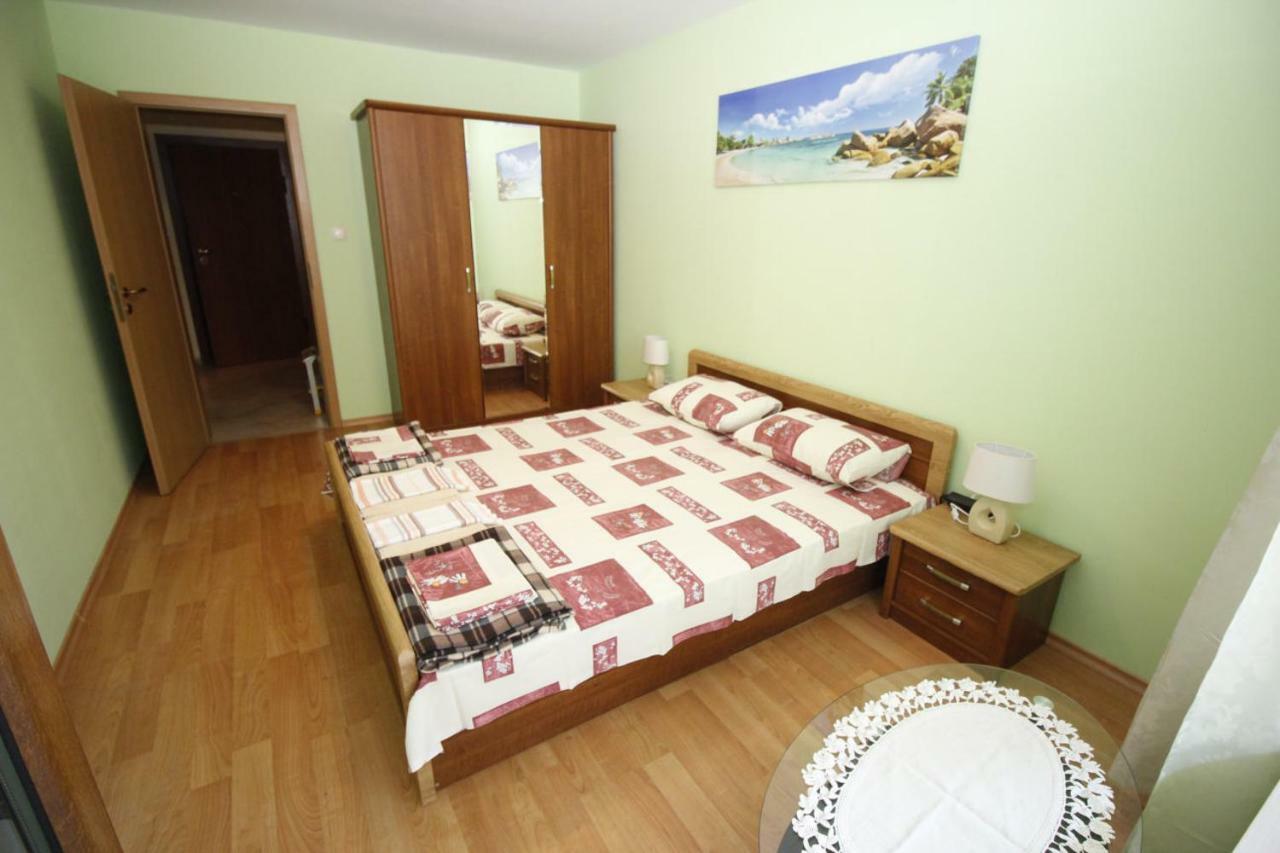 Apartment Rosi Pomorie Exteriör bild
